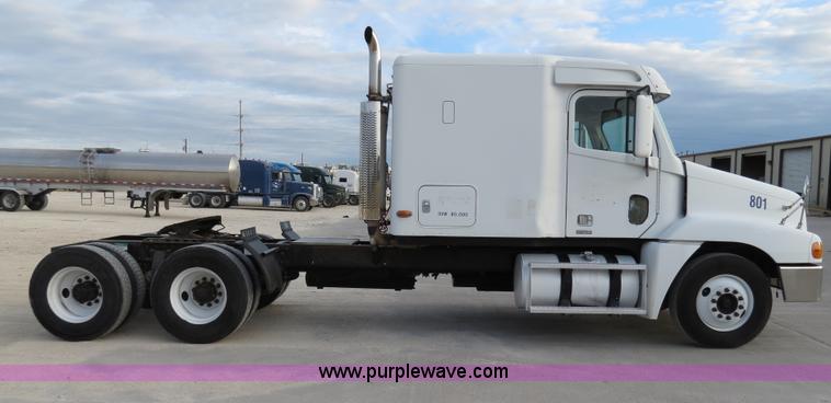 image for item B2494 1999 Freightliner C120 semi truck