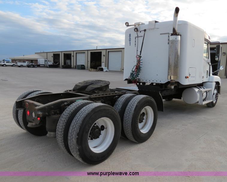 image for item B2494 1999 Freightliner C120 semi truck