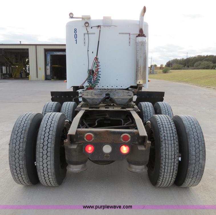 image for item B2494 1999 Freightliner C120 semi truck