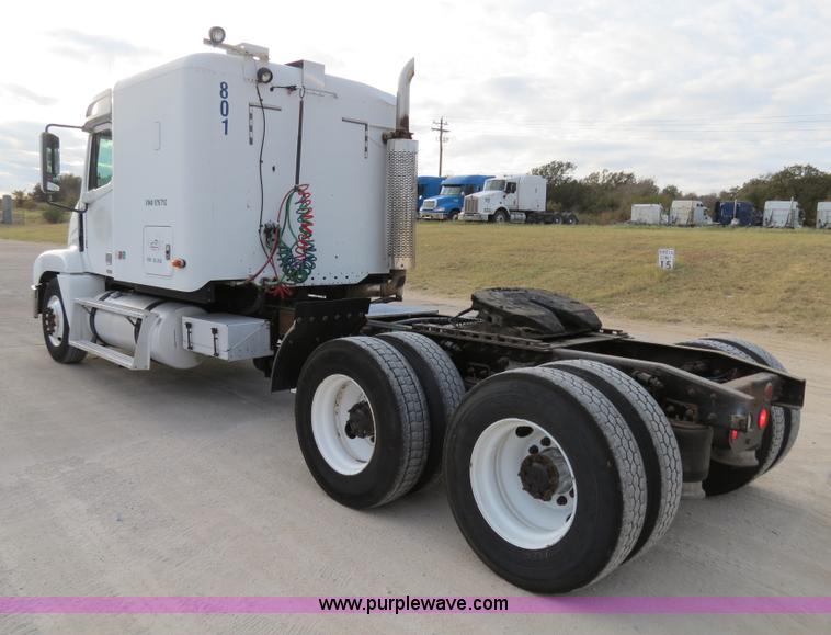 image for item B2494 1999 Freightliner C120 semi truck