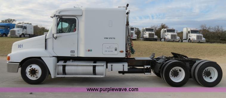 image for item B2494 1999 Freightliner C120 semi truck