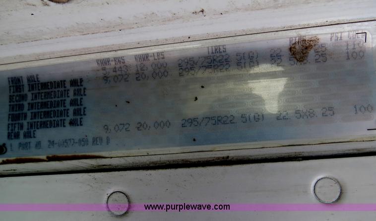 image for item B2494 1999 Freightliner C120 semi truck