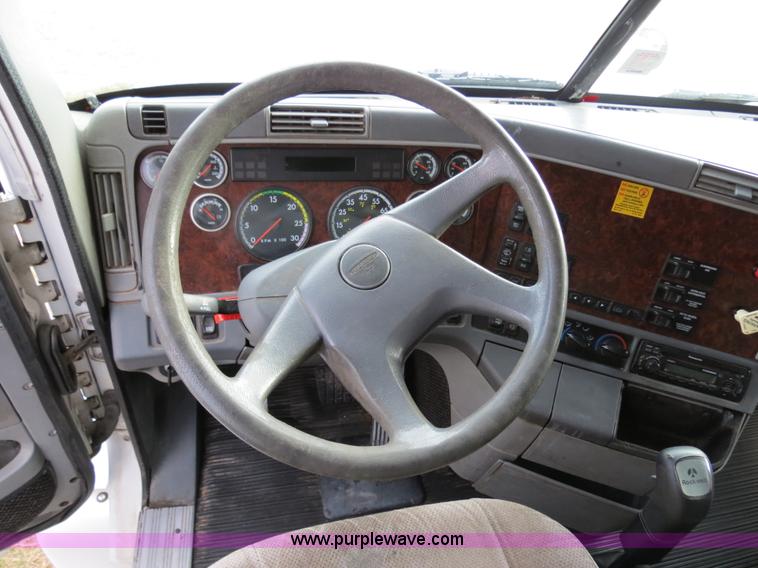 image for item B2494 1999 Freightliner C120 semi truck