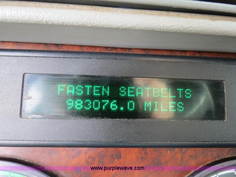 image for item B2494 1999 Freightliner C120 semi truck