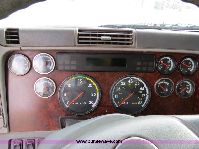 image for item B2494 1999 Freightliner C120 semi truck