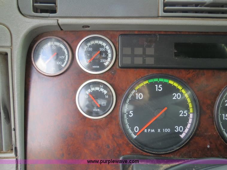 image for item B2494 1999 Freightliner C120 semi truck