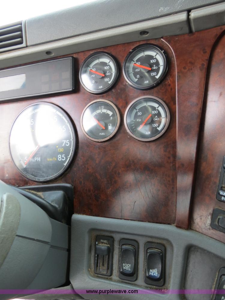 image for item B2494 1999 Freightliner C120 semi truck