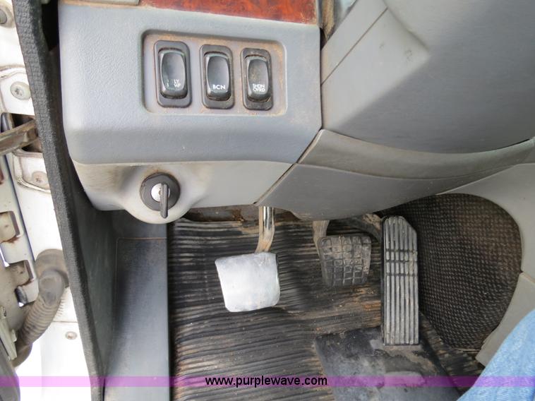 image for item B2494 1999 Freightliner C120 semi truck