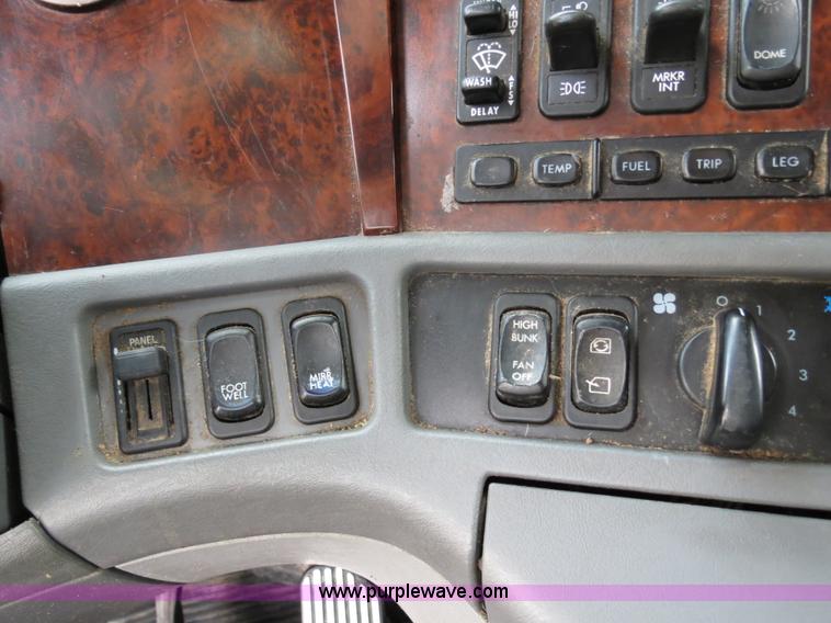 image for item B2494 1999 Freightliner C120 semi truck