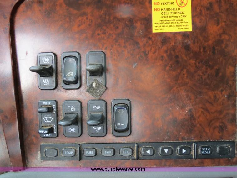 image for item B2494 1999 Freightliner C120 semi truck