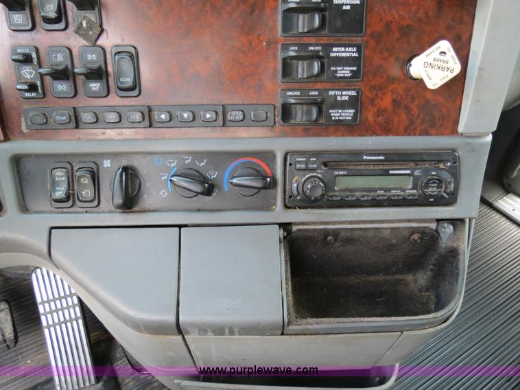 image for item B2494 1999 Freightliner C120 semi truck