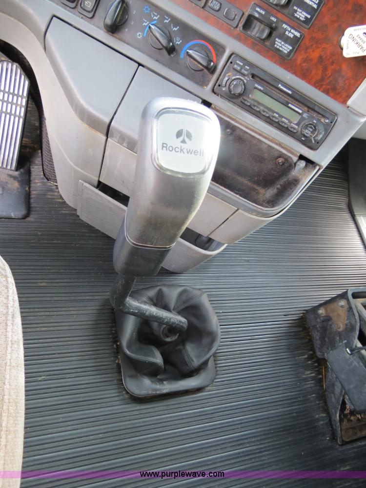 image for item B2494 1999 Freightliner C120 semi truck