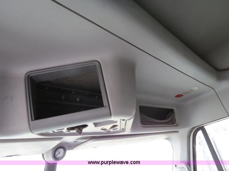 image for item B2494 1999 Freightliner C120 semi truck