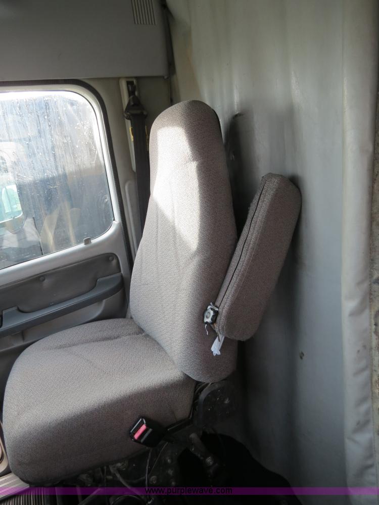 image for item B2494 1999 Freightliner C120 semi truck