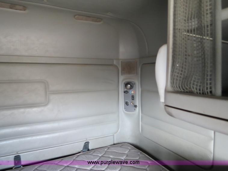 image for item B2494 1999 Freightliner C120 semi truck