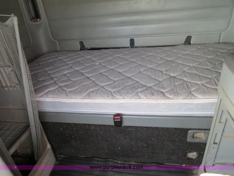 image for item B2494 1999 Freightliner C120 semi truck