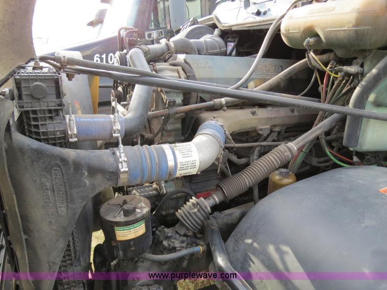 image for item B2494 1999 Freightliner C120 semi truck