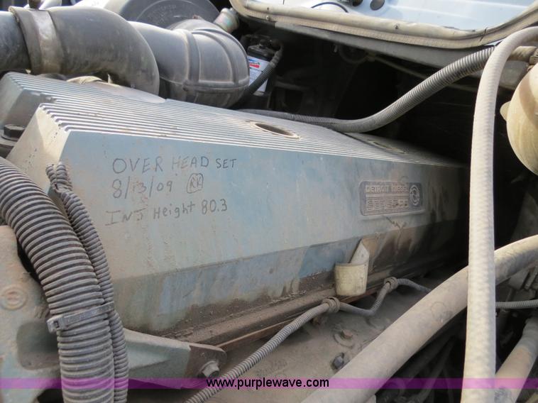 image for item B2494 1999 Freightliner C120 semi truck