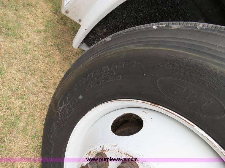 image for item B2494 1999 Freightliner C120 semi truck