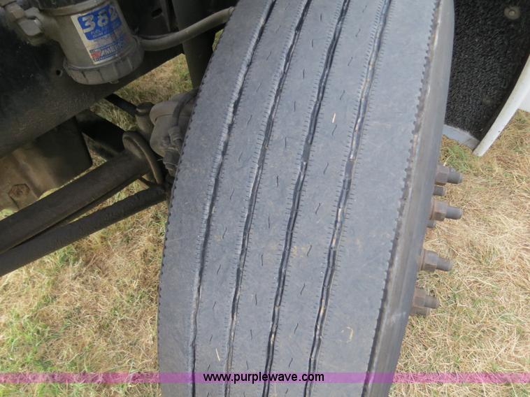 image for item B2494 1999 Freightliner C120 semi truck