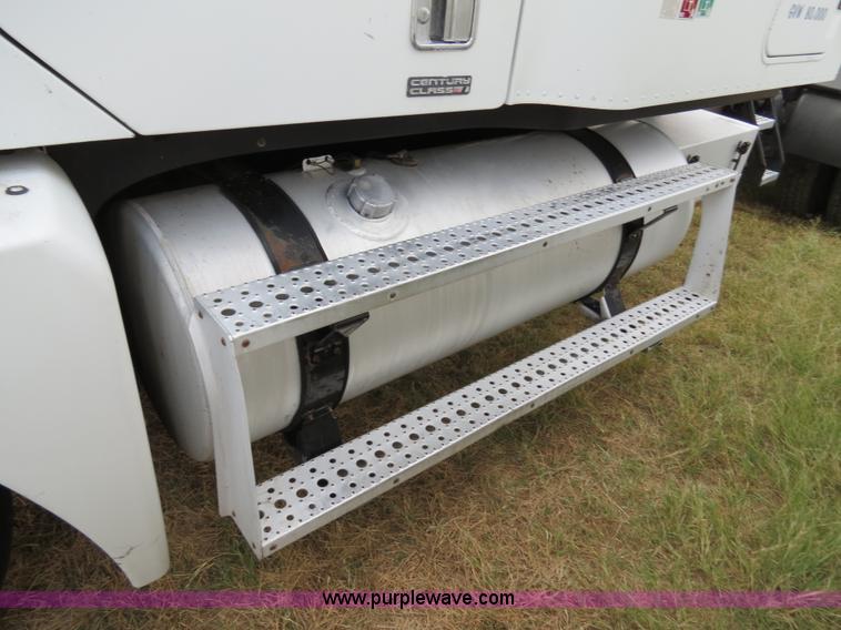 image for item B2494 1999 Freightliner C120 semi truck