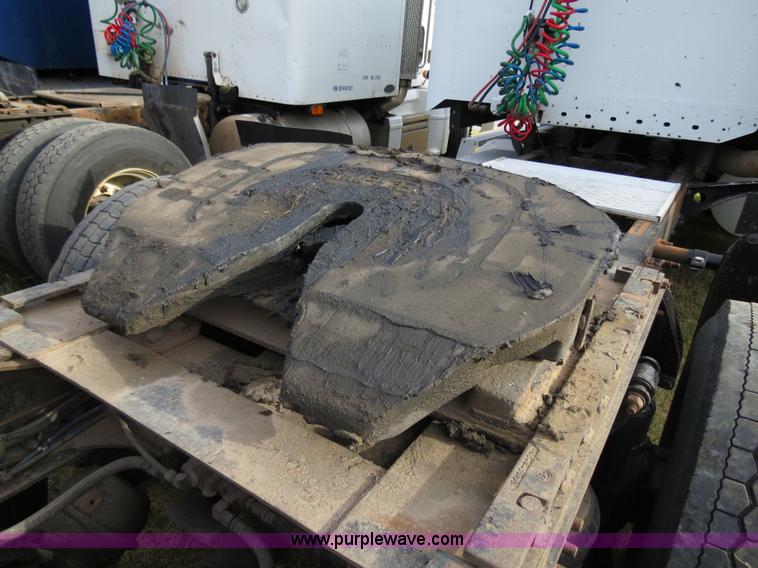 image for item B2494 1999 Freightliner C120 semi truck