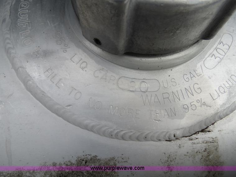 image for item B2494 1999 Freightliner C120 semi truck