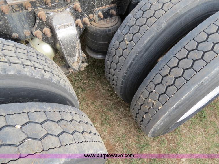 image for item B2494 1999 Freightliner C120 semi truck