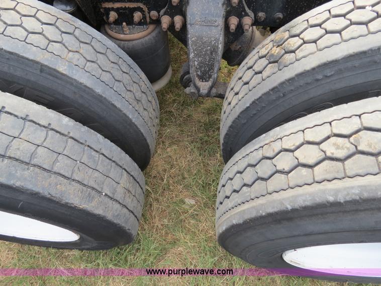 image for item B2494 1999 Freightliner C120 semi truck