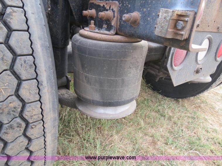 image for item B2494 1999 Freightliner C120 semi truck