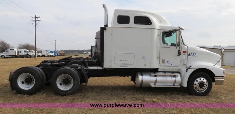 image for item B4566 2007 International 9400i semi truck
