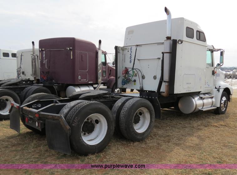 image for item B4566 2007 International 9400i semi truck