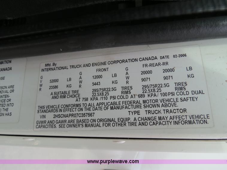 image for item B4566 2007 International 9400i semi truck