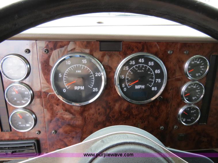 image for item B4566 2007 International 9400i semi truck