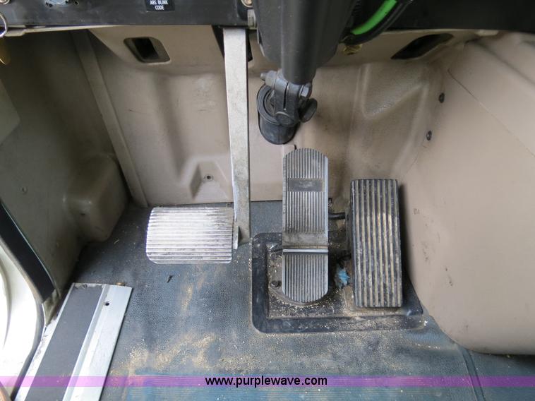 image for item B4566 2007 International 9400i semi truck