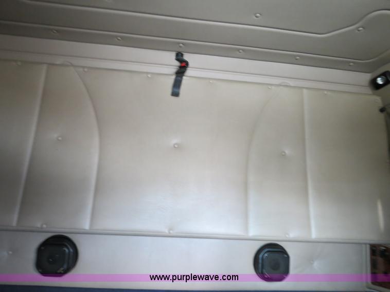 image for item B4566 2007 International 9400i semi truck