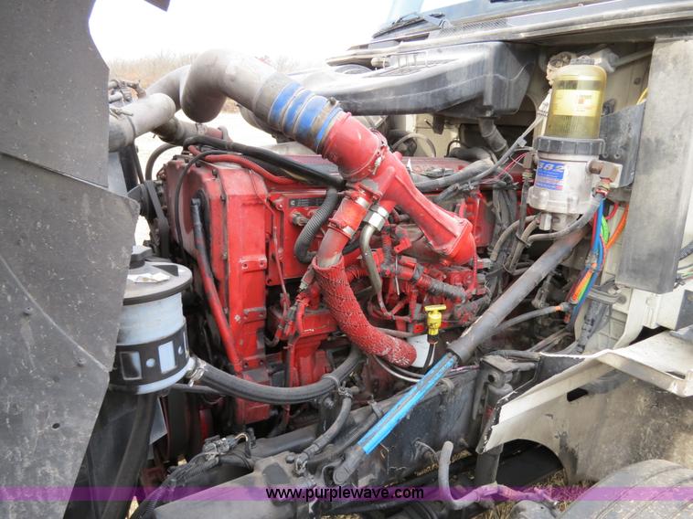 image for item B4566 2007 International 9400i semi truck