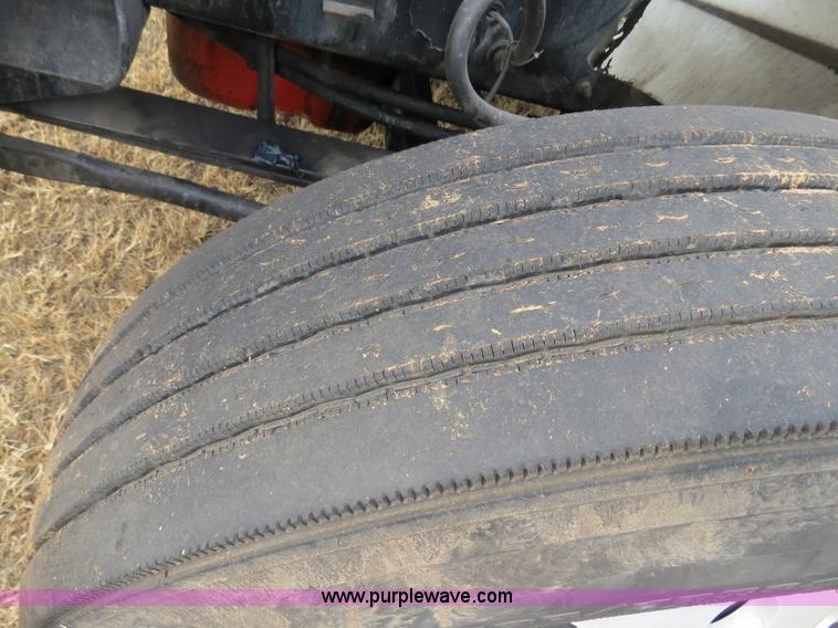 image for item B4566 2007 International 9400i semi truck