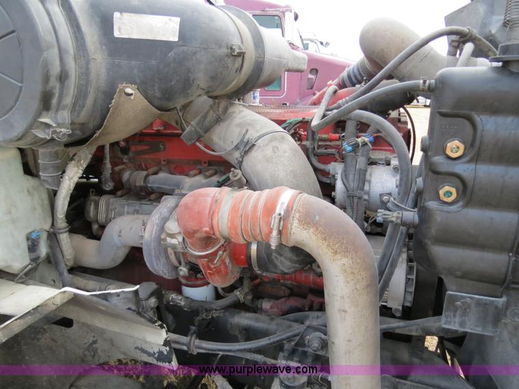 image for item B4566 2007 International 9400i semi truck