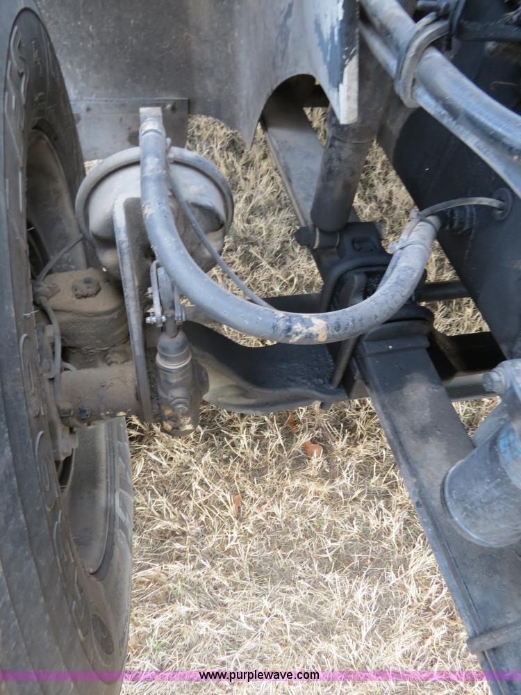 image for item B4566 2007 International 9400i semi truck