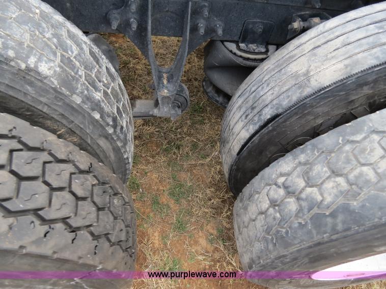 image for item B4566 2007 International 9400i semi truck