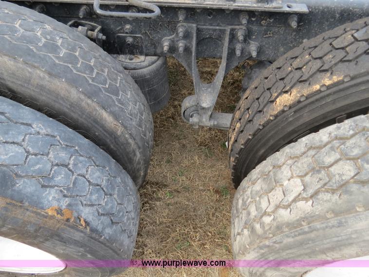 image for item B4566 2007 International 9400i semi truck