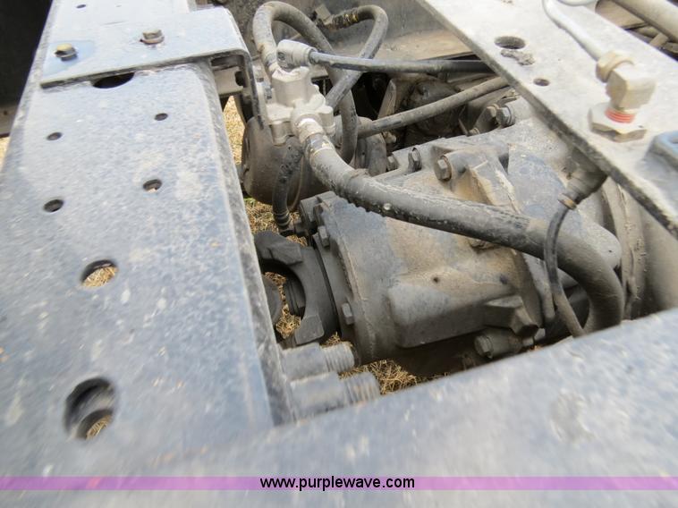 image for item B4566 2007 International 9400i semi truck