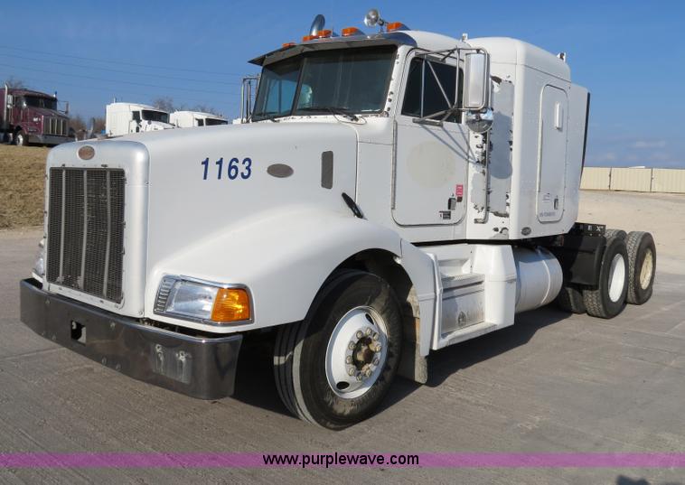image for item B4596 2000 Peterbilt 377 semi truck