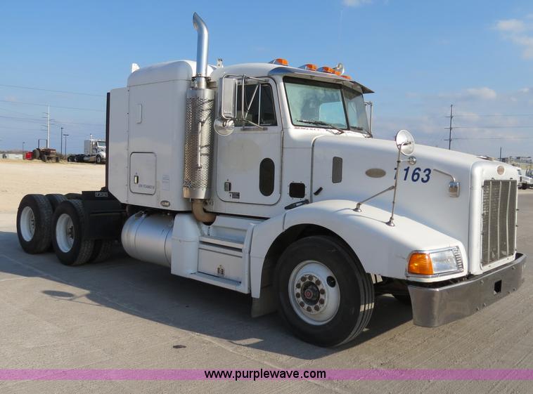image for item B4596 2000 Peterbilt 377 semi truck