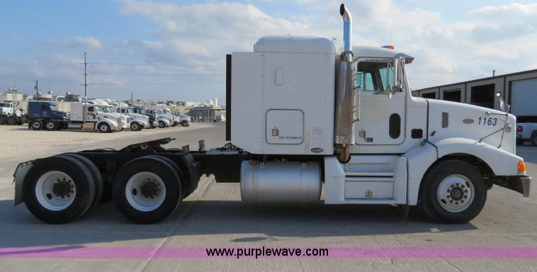image for item B4596 2000 Peterbilt 377 semi truck