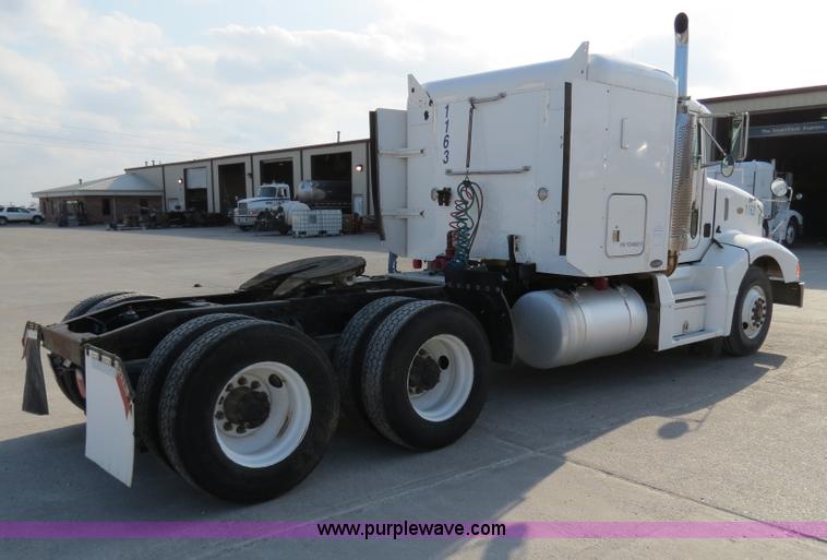 image for item B4596 2000 Peterbilt 377 semi truck