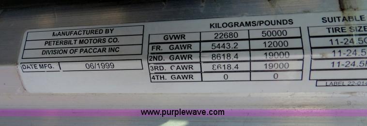 image for item B4596 2000 Peterbilt 377 semi truck