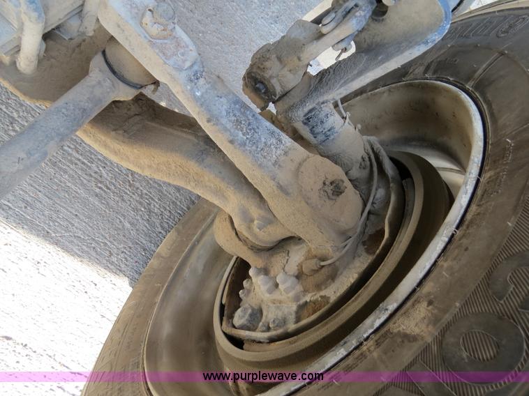 image for item B4596 2000 Peterbilt 377 semi truck