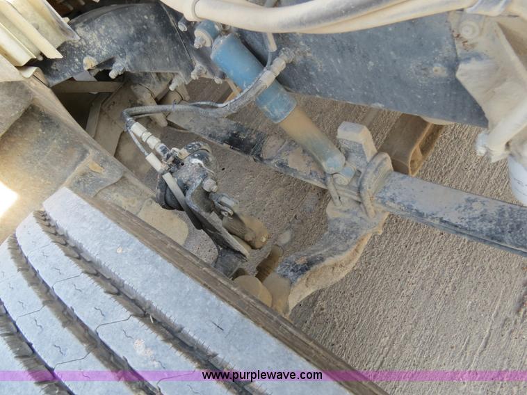 image for item B4596 2000 Peterbilt 377 semi truck